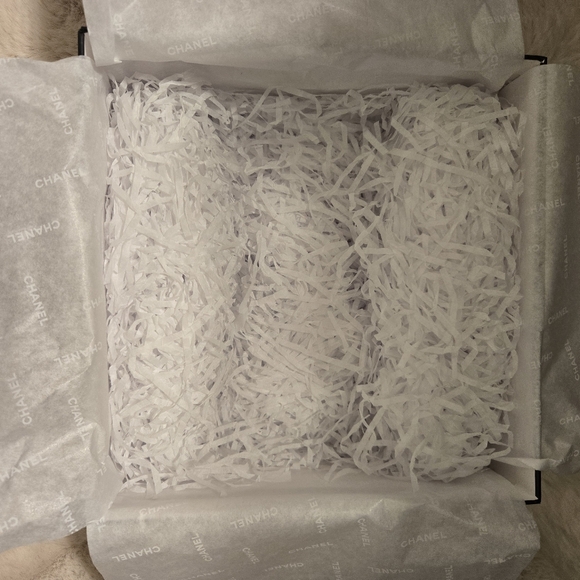 Authentic Chanel Gift Box w/ Tissue - Picture 4 of 6